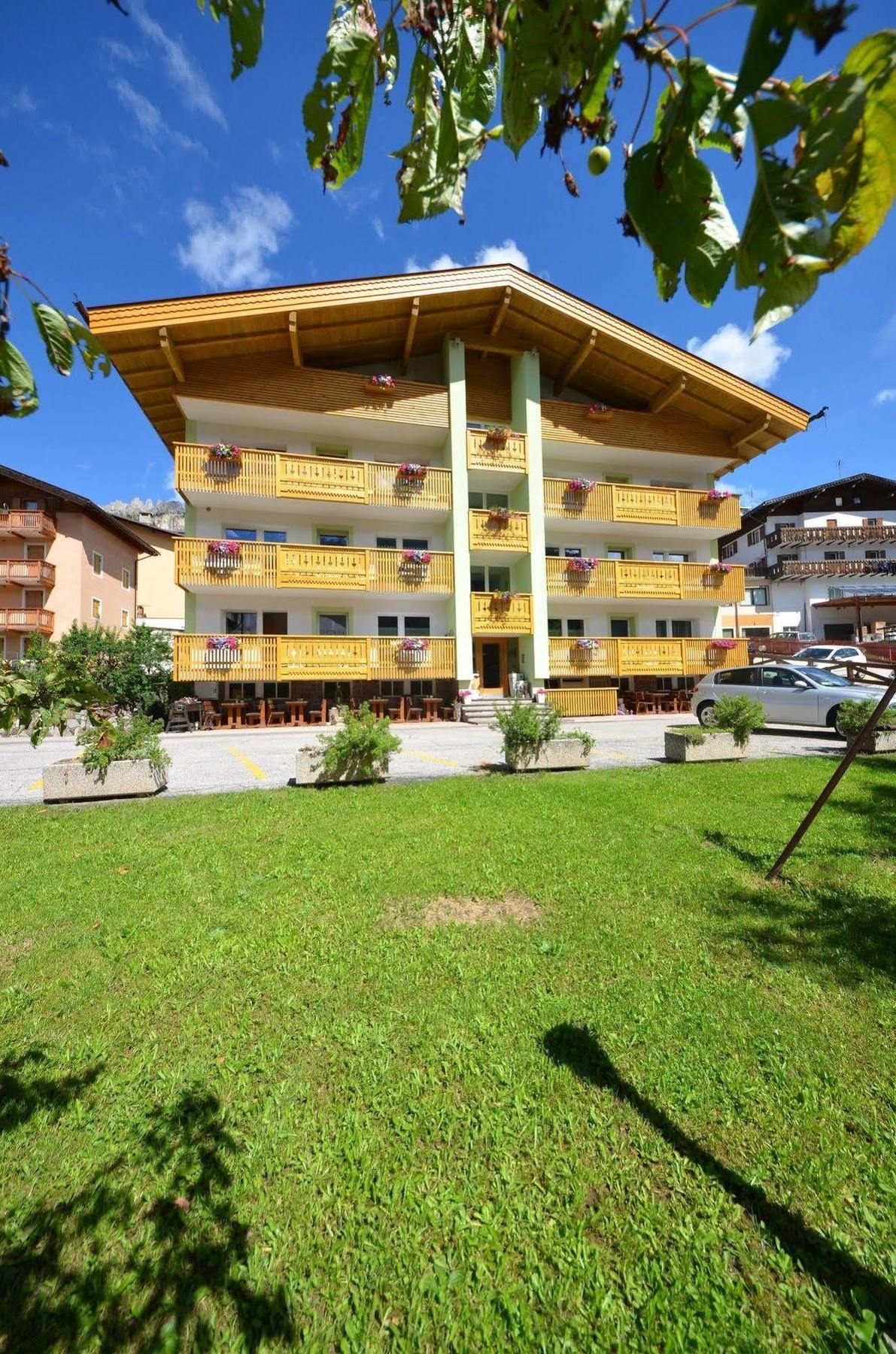 Mason La Zondra Aparthotel Vigo di Fassa Exterior foto